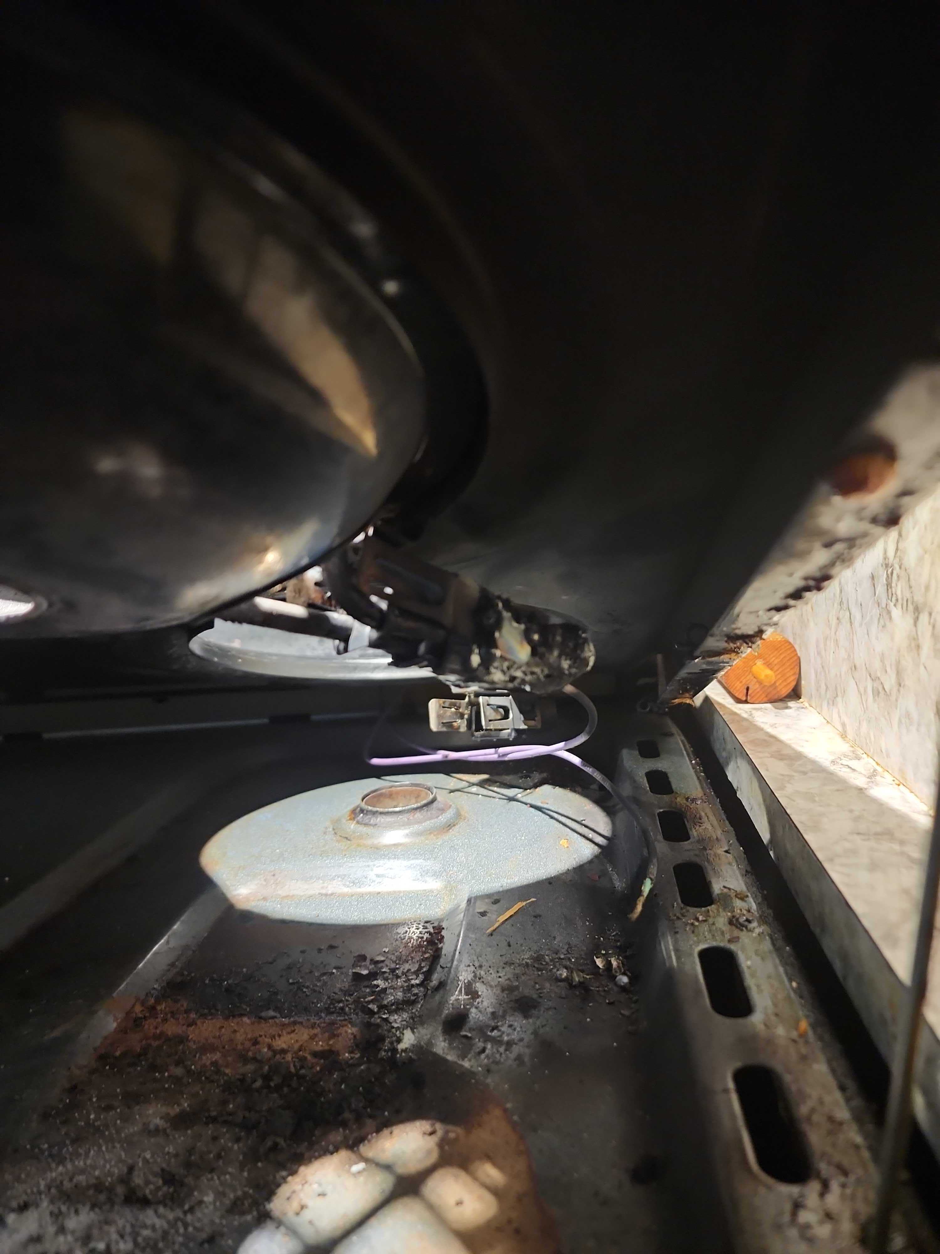 Burnt electrical burner receptacle diagnosis on GE electric range in Pompano Beach FL RR0097